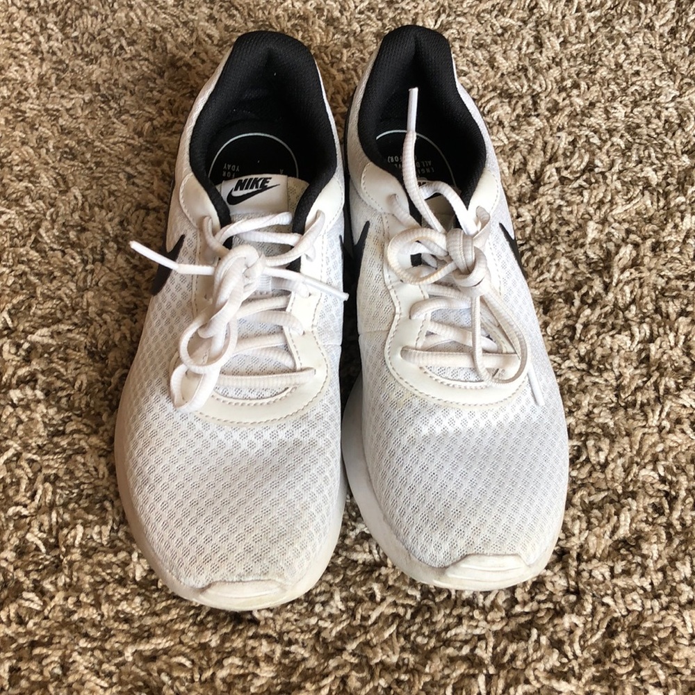 Nike tennis shoes
